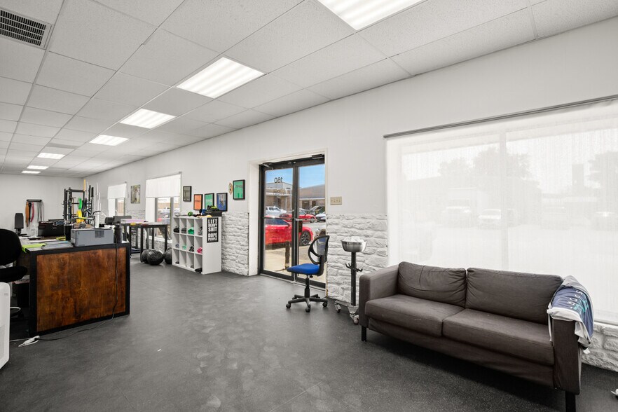 More Photos Of 9300 Brown Ln, Austin Warehouse For Lease