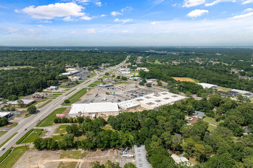 More Photos Of 4001-4005 Government Blvd, Mobile Storefront For Sale