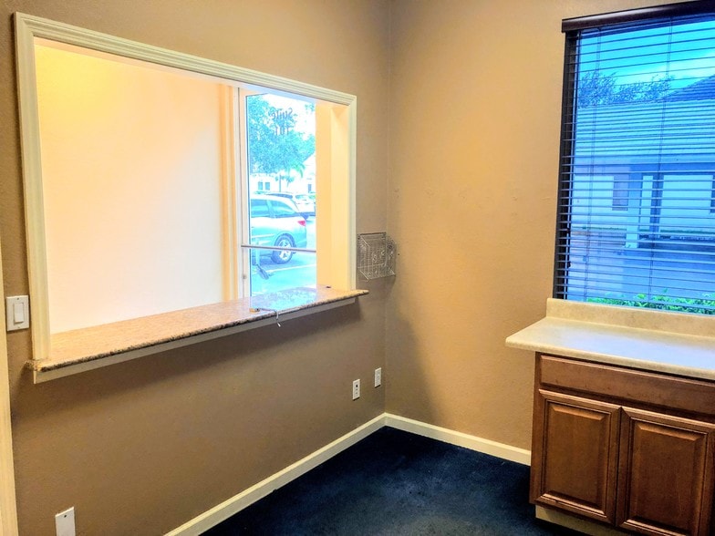 More Photos Of 3459 Pine Ridge Rd, Naples Office For Lease