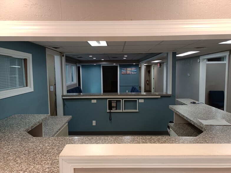 More Photos Of 4921 E State St, Rockford Storefront Retail Office For Lease