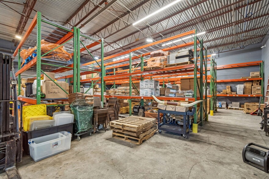 More Photos Of 3667-3691 46th Ave N, Saint Petersburg Warehouse For Sale