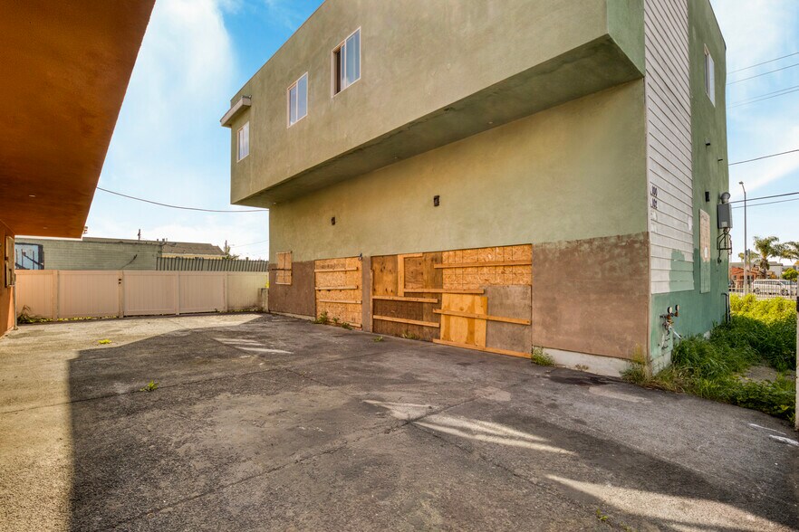 More Photos Of 6500 S Main St, Los Angeles Apartments For Sale