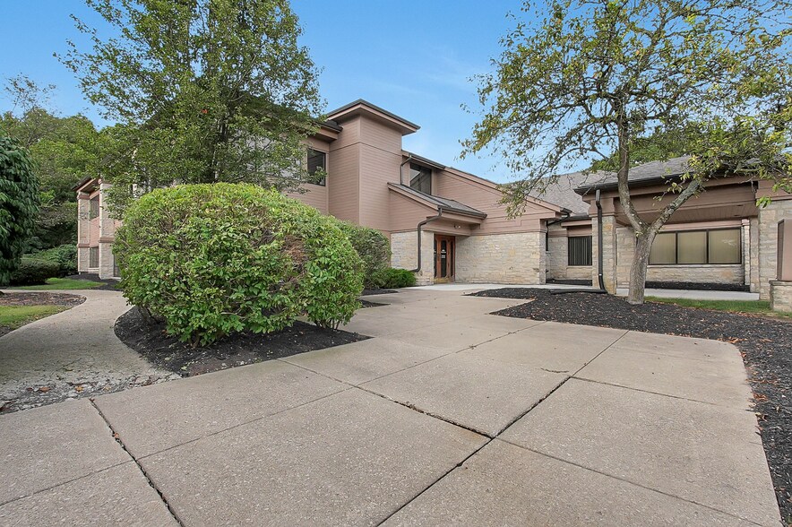 More Photos Of 8080 Ravines Edge Ct, Columbus Medical For Lease