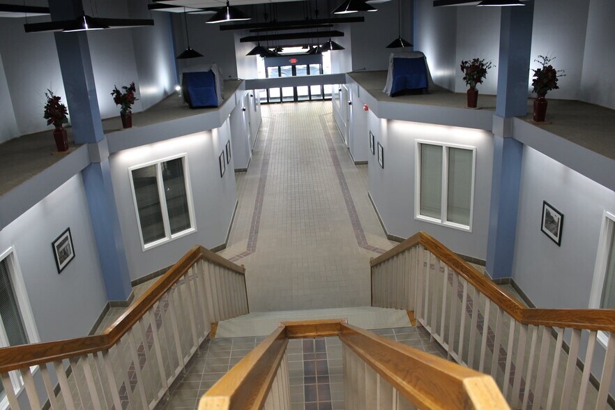 More Photos Of 220 S Main St, Butler Medical For Lease