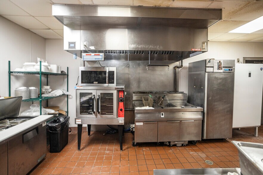 More Photos Of 762 Veterans Pky, Hinesville Restaurant For Sale