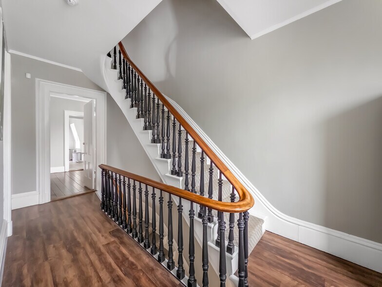 More Photos Of 27 Pleasant St, Middletown Office For Sale