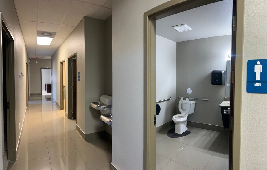 More Photos Of 1626 N Lee Trevino Dr, El Paso Medical For Lease