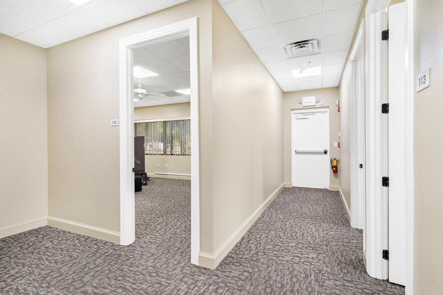 More Photos Of 1904 Thomas Ave, Leesburg Office For Sale