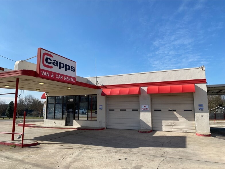 More Photos Of 4300 Airport Blvd, Austin Auto Dealership For Lease