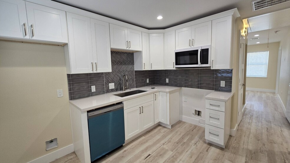More Photos Of 3733 Seabrook St, Houston Apartments For Sale