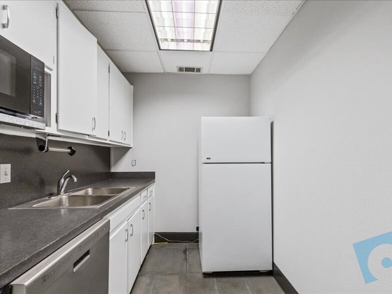 More Photos Of 7291 Glenview Dr, North Richland Hills Office For Sale