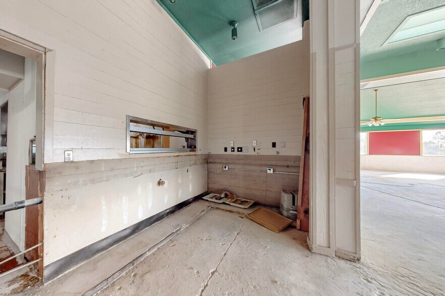 More Photos Of 3558 Wheaton Way, Bremerton Restaurant For Sale