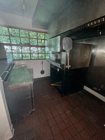 More Photos Of 3015 Ocean Front Walk, Venice Restaurant For Lease