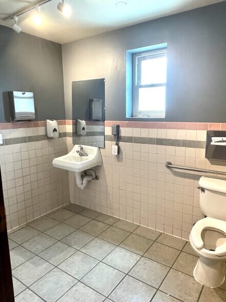 More Photos Of 2560-2590 Lafayette St, Santa Clara Warehouse For Lease