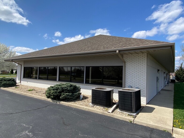 More Photos Of 9801-9805 Prairie Ave, Highland Medical For Lease