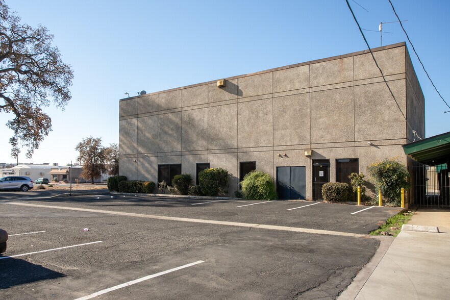 More Photos Of 108 E Mill Ave, Porterville Loft Creative Space For Lease