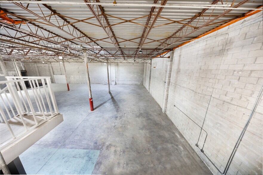 More Photos Of 2601 NW 105th Ave, Miami Warehouse For Sale