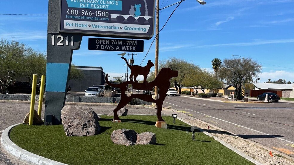 More Photos Of 1211 E Curry Rd, Tempe Contractor Storage Yard For Lease