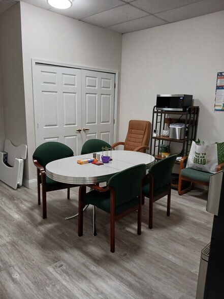 More Photos Of 115 N Tamiami Trl, Nokomis Office For Lease