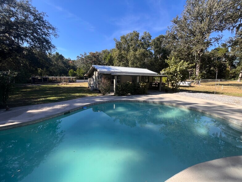 More Photos Of 230 S Center St, Pierson Apartments For Sale