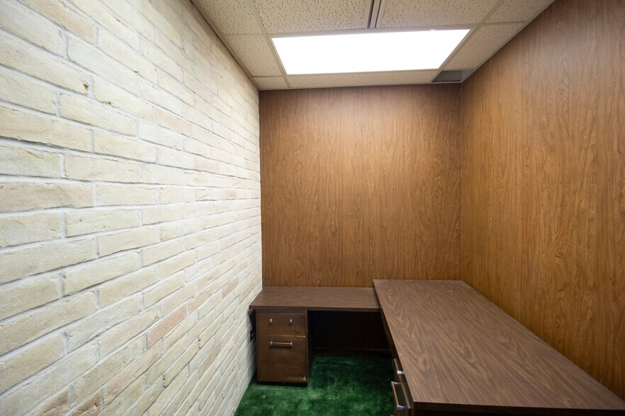 More Photos Of 600 S Closner Blvd, Edinburg Office For Sale