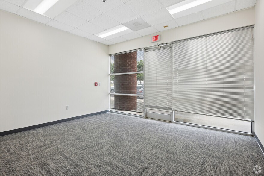 More Photos Of 408 Gallimore Dairy Rd, Greensboro Unknown For Lease