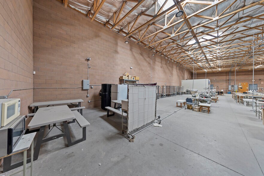 More Photos Of 2781 N Lamb Blvd, Las Vegas Distribution For Lease
