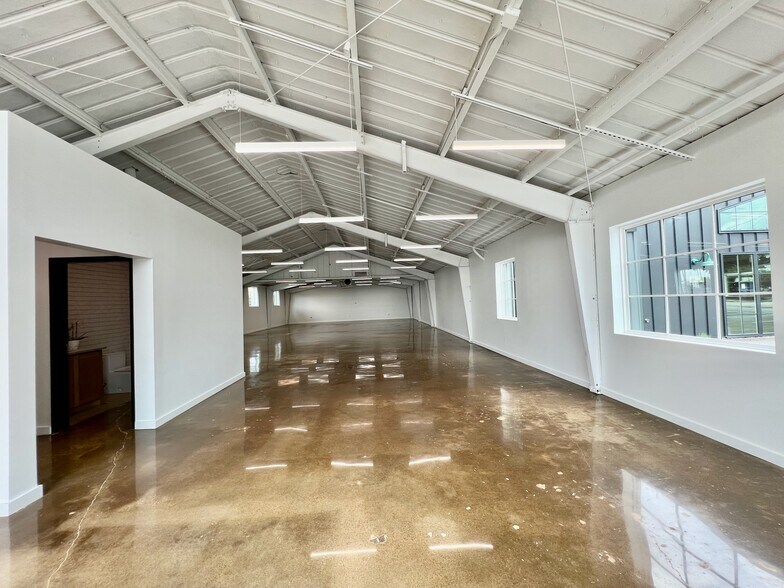 More Photos Of 2330 Langford St, Dallas Storefront For Sale