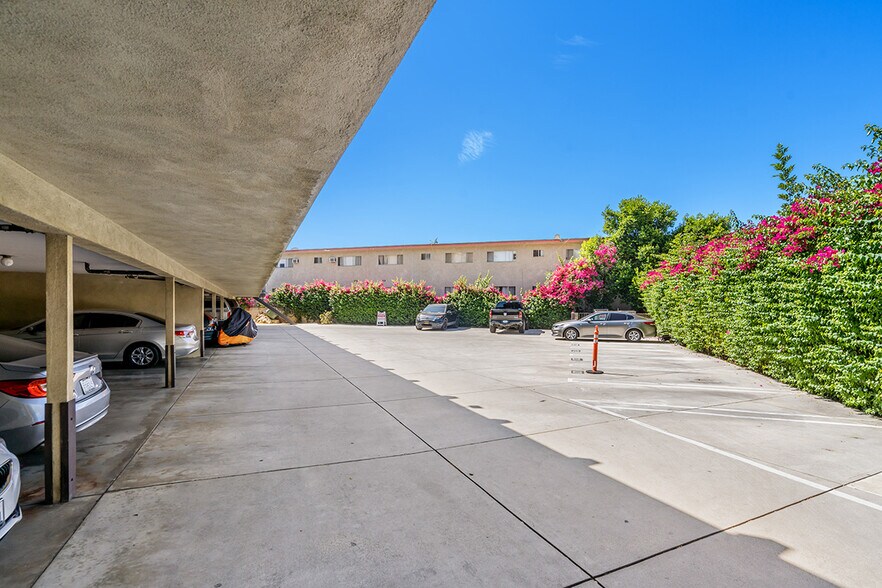 More Photos Of 5934 Buffalo Ave, Van Nuys Apartments For Sale