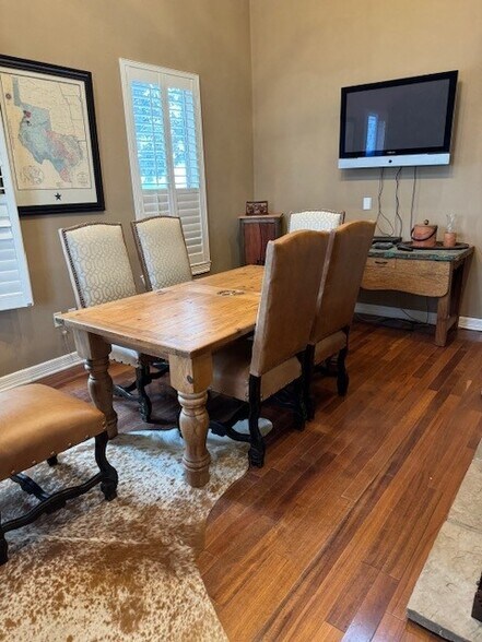 More Photos Of 423 E Main St, Bellville Medical For Lease