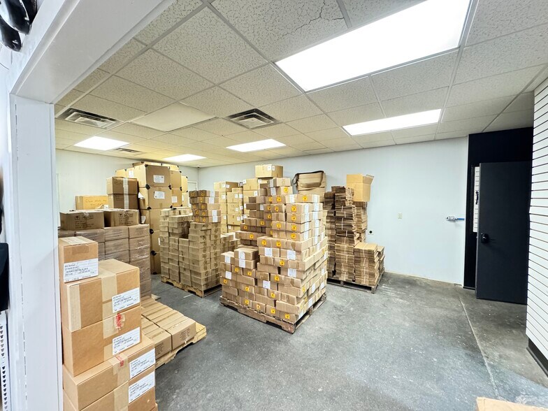 More Photos Of , Lincoln General Retail For Sale