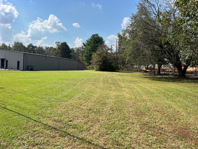 More Photos Of 585 Old Georgia Rd, Moore Warehouse For Lease