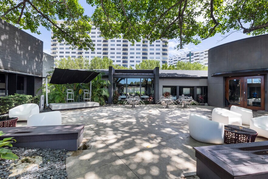 More Photos Of 2400 E Las Olas Blvd, Fort Lauderdale Storefront For Sale