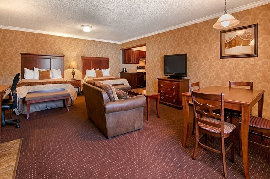 More Photos Of 701 Redwood Dr, Garberville Hotel For Sale