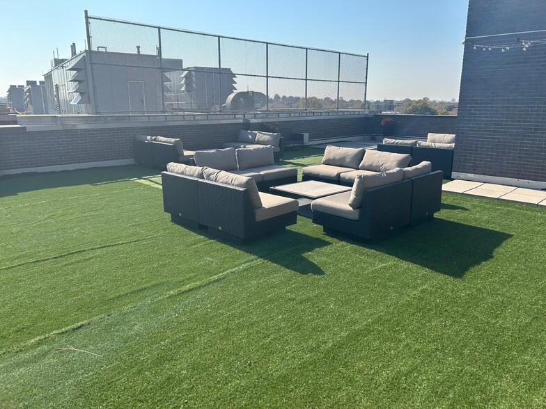 Primary Photo Of 5414 74th St, Elmhurst Coworking Space