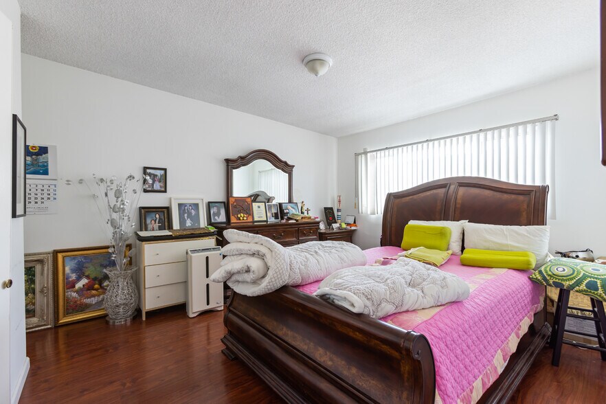 More Photos Of 406 S St Andrews Pl, Los Angeles Apartments For Sale