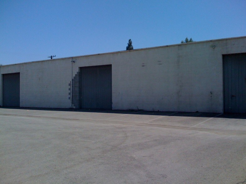 More Photos Of 4611 Holt Blvd, Montclair Showroom For Lease