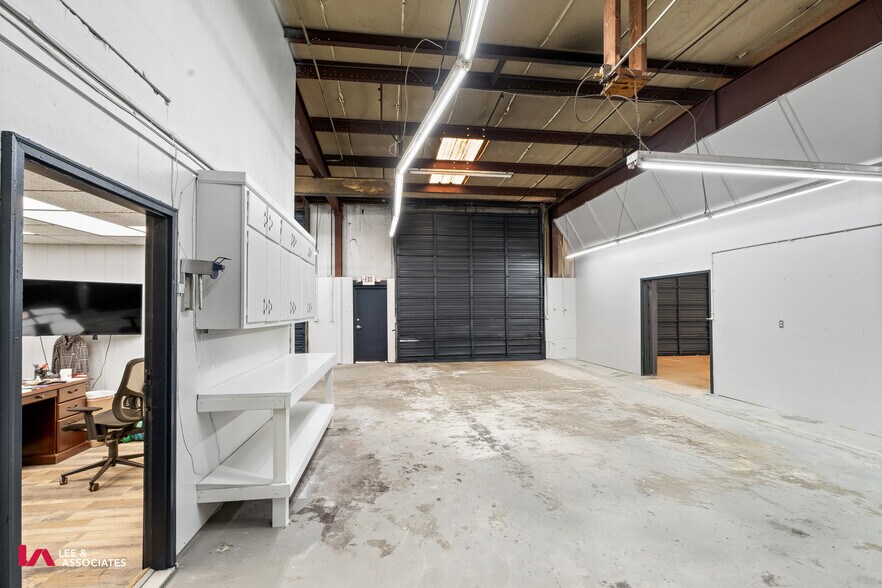 More Photos Of 5755 Old Dixie Hwy, Forest Park Manufacturing For Lease