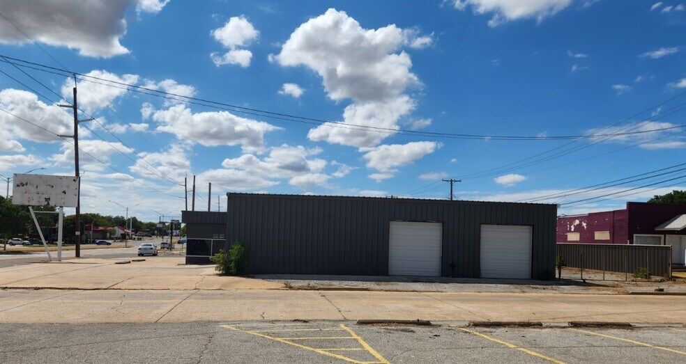 More Photos Of 1301 NW Cache Rd, Lawton Industrial For Lease