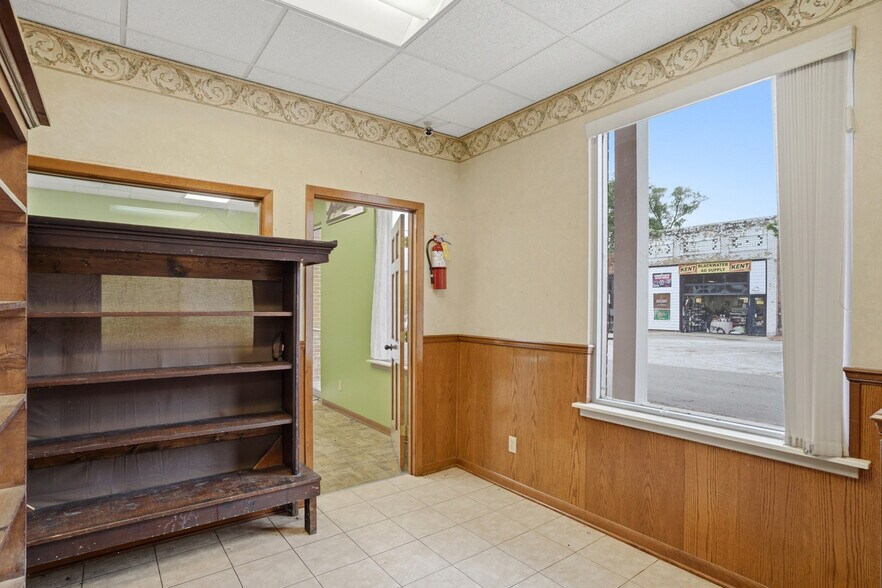 More Photos Of 118 Main st, Blackwater Office For Sale