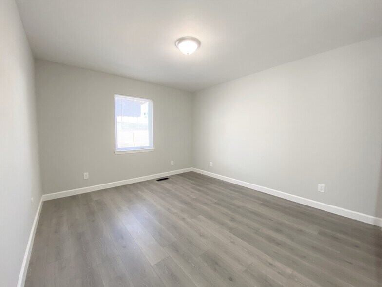 More Photos Of 631 Masonic Way, Belmont Apartments For Sale