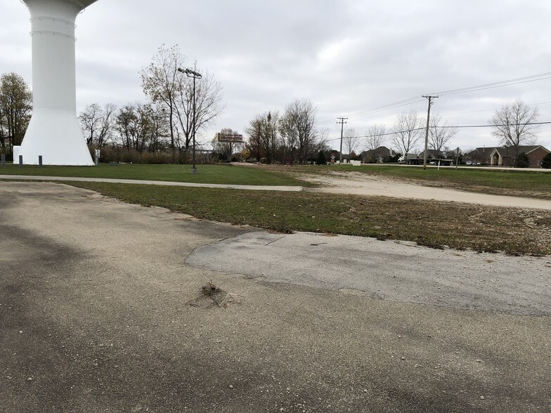 More Photos Of 1539 W US Route 6, Morris Showroom For Sale