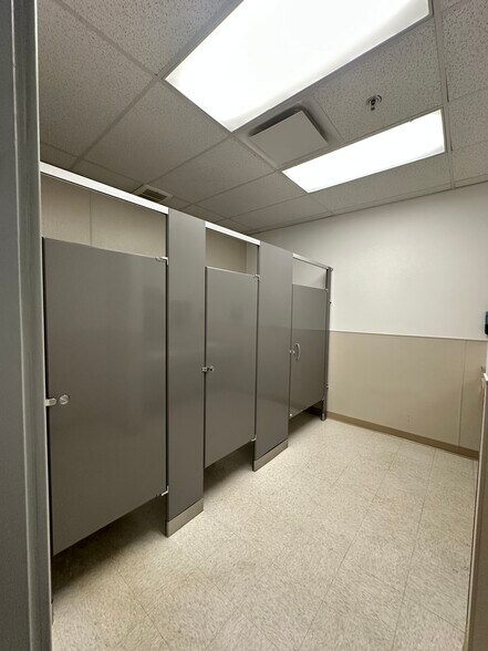 More Photos Of 1001 NE Loop 820, Fort Worth Distribution For Lease