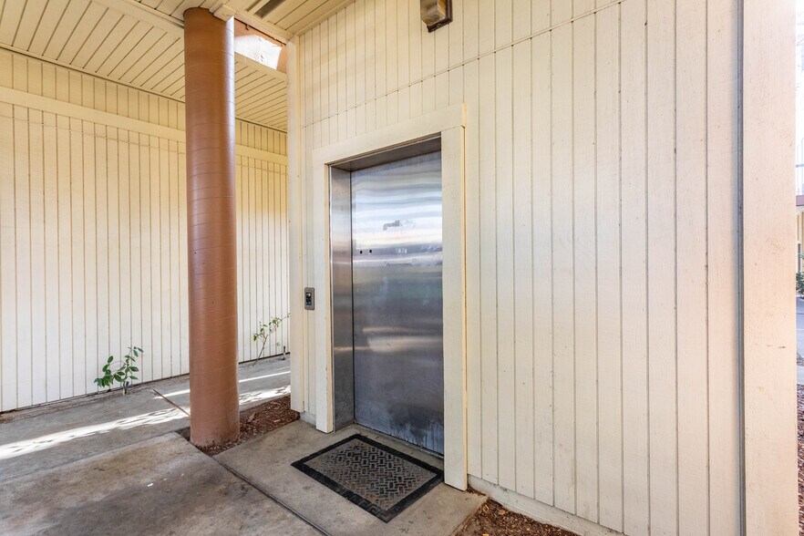 More Photos Of 2848 Arden Way, Sacramento Office For Lease