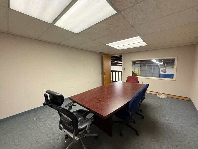 More Photos Of 2101 E State St, Hamilton Warehouse For Lease