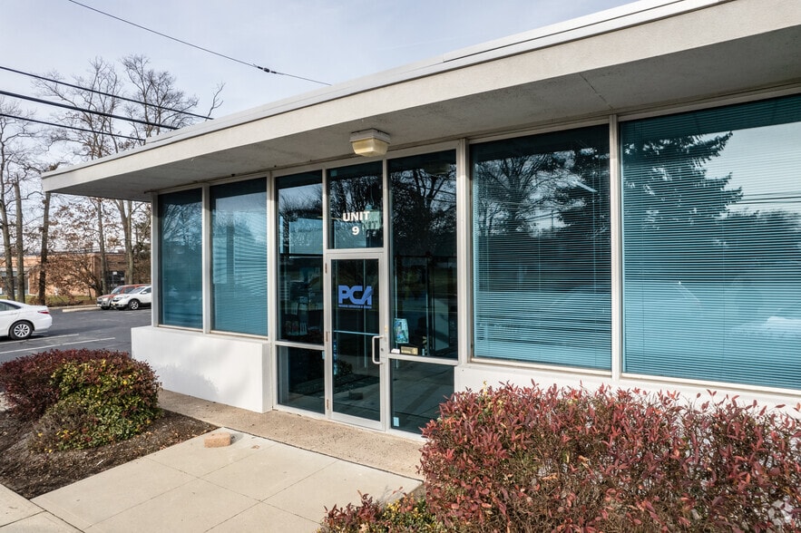 More Photos Of 15-01 Pollitt Dr, Fair Lawn Light Distribution For Lease