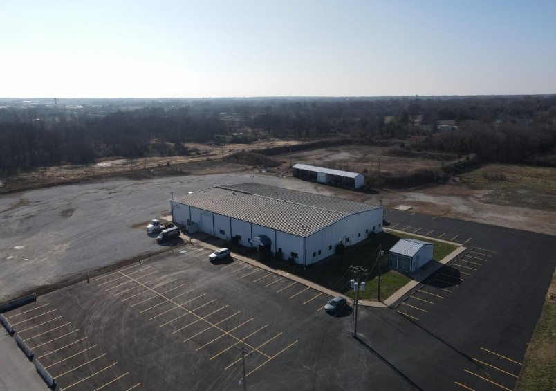 More Photos Of 302 Thunder Rd, Duenweg Warehouse For Lease