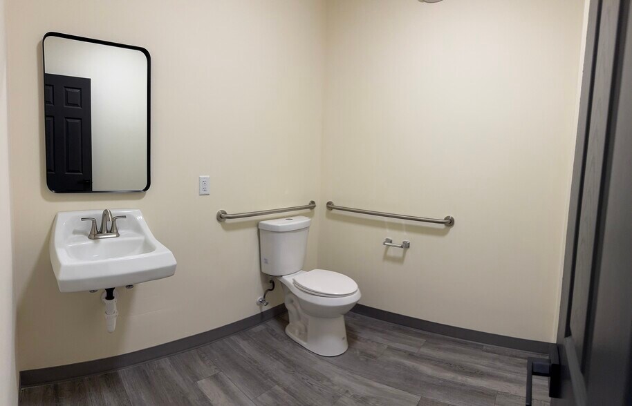 More Photos Of 3720 W County Line Rd, Douglasville Light Distribution For Lease