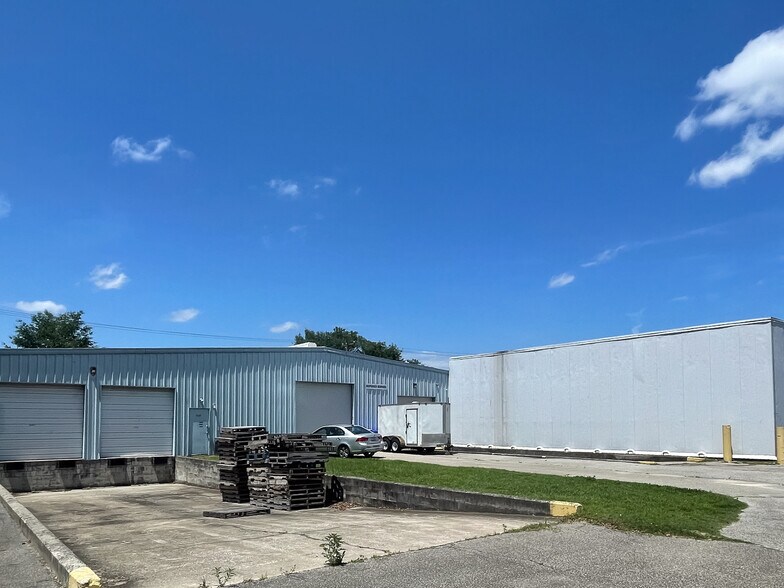 More Photos Of 4273 Domino Ave, North Charleston Warehouse For Lease