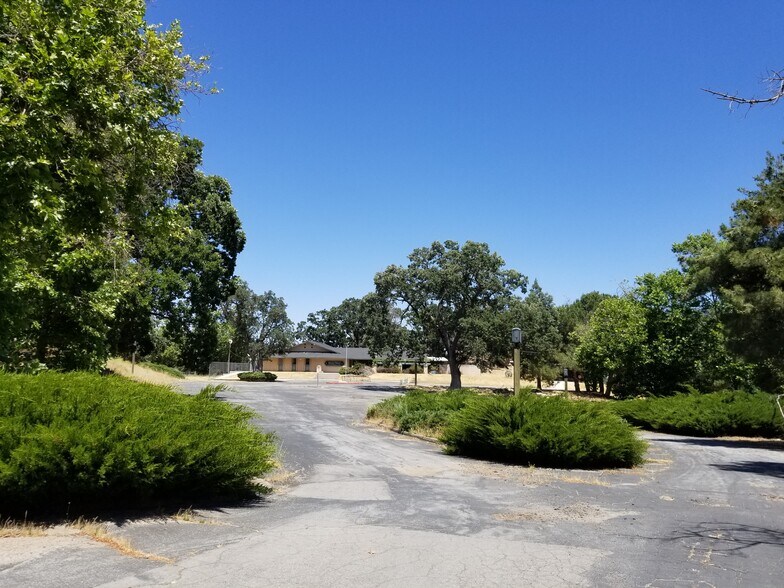 28950 Horse Thief Dr, Tehachapi, CA 93561 Golf Course Driving Range 28950 Horse Thief Dr, Tehachapi, CA 93561 Golf Course Driving Range